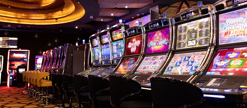 Földi kaszinó Magyarország nyugati részén, Win Casino Győr gépsorai és hangulatos belső kialakítása.