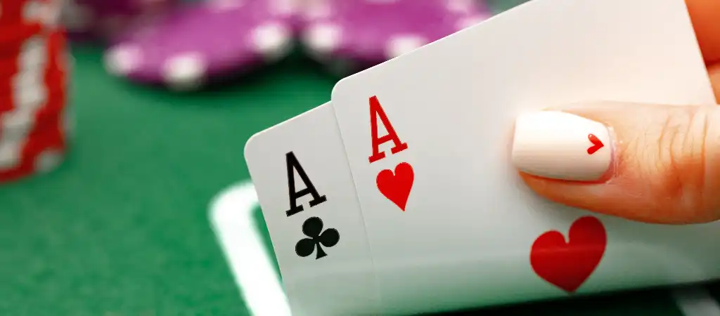 Texas Holdem No Limit póker szabályok és tétrakási lehetőségek vizuális ábrán