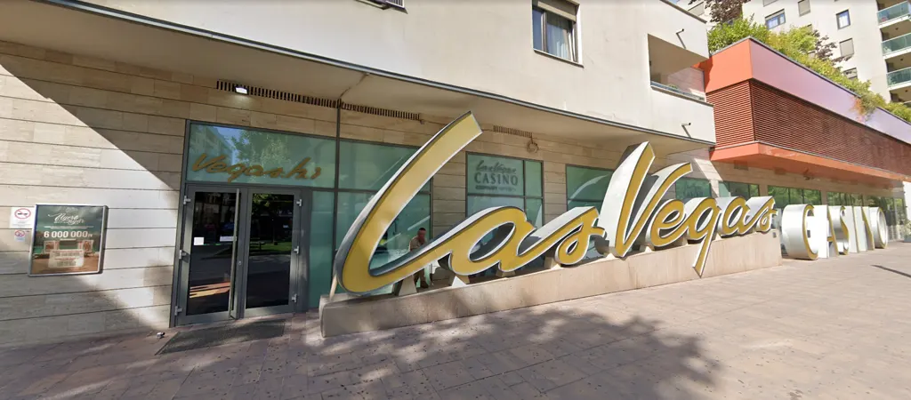 Las Vegas Casino Corvin, népszerű földi kaszinó Budapest belvárosában, stílusos belső térrel és változatos játékokkal