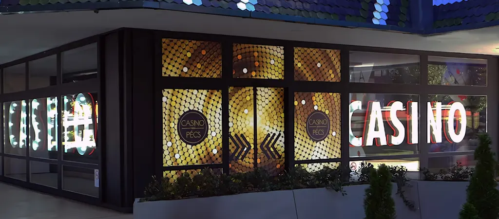 Casino Win Pécs, elegáns földi kaszinó Magyarországon, modern épület és stílusos bejárat Pécs belvárosában