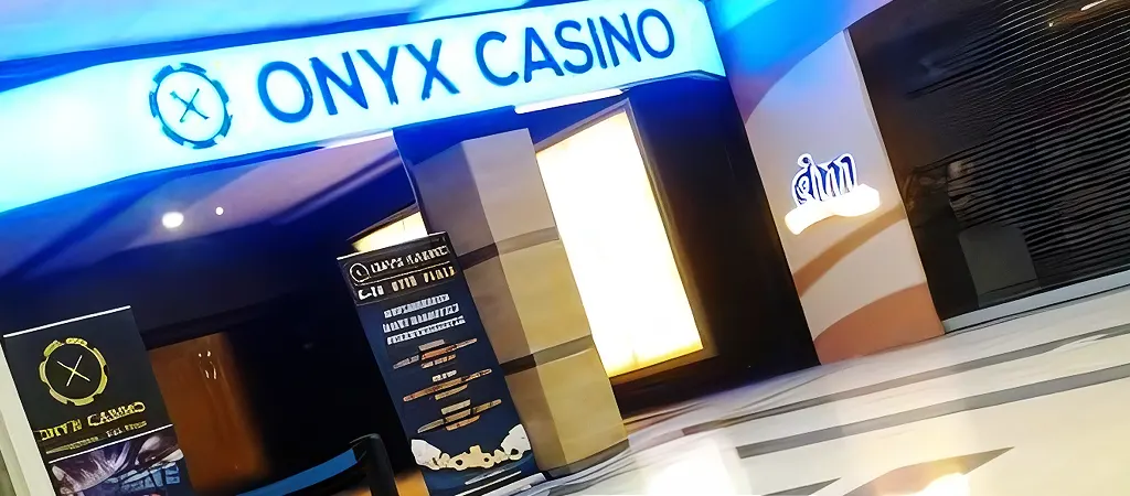 Onyx Casino Nyíregyháza földi kaszinó bejárata Magyarországon, a kaszinó logójával
