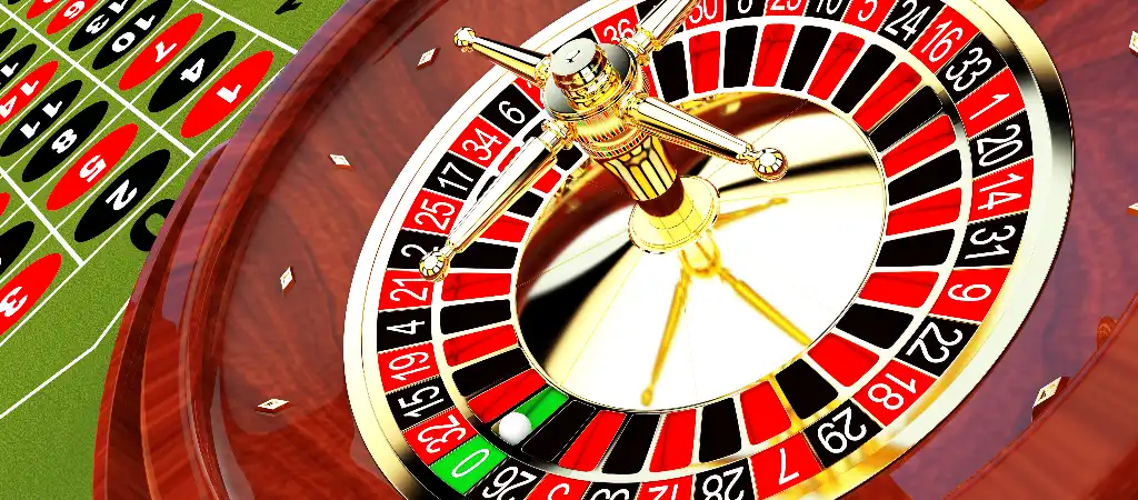 Rulettkerék felépítése és a számok elrendezése, közeli nézet a rulett szabályok megértéséhez, piros, fekete és zöld mezőkkel